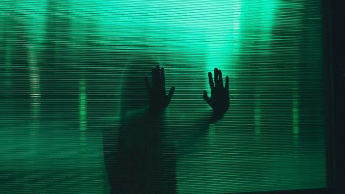glass-3983411_1280